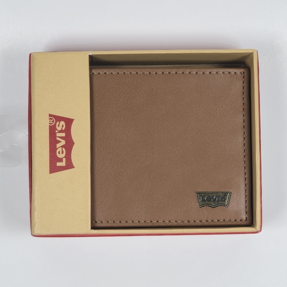 Levi's Men's Wallet - Picture 1 of 6